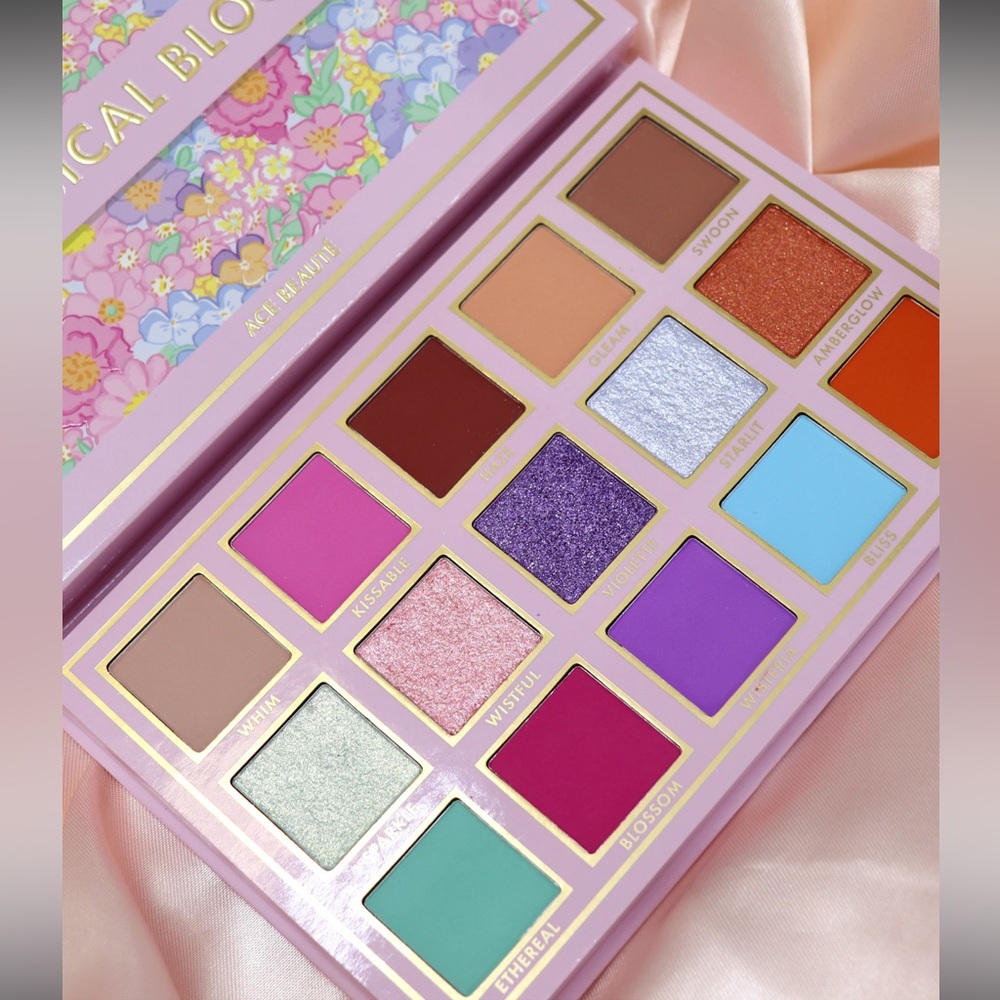 Ace Beauté Whimsical Bloom 15 shade Eyeshadow Palette! New in package! - Picture 1 of 12